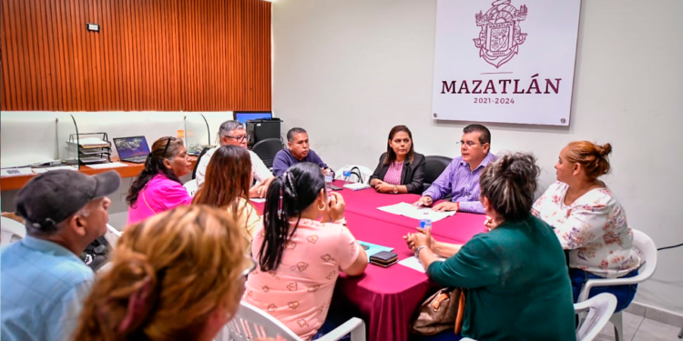 Realizará gestiones Gobierno Municipal para determinar situación legal de predios que habitan familias de la colonia Miguel Hidalgo.