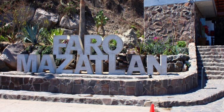 Faro Mazatlán con poca afluencia a inicios de marzo