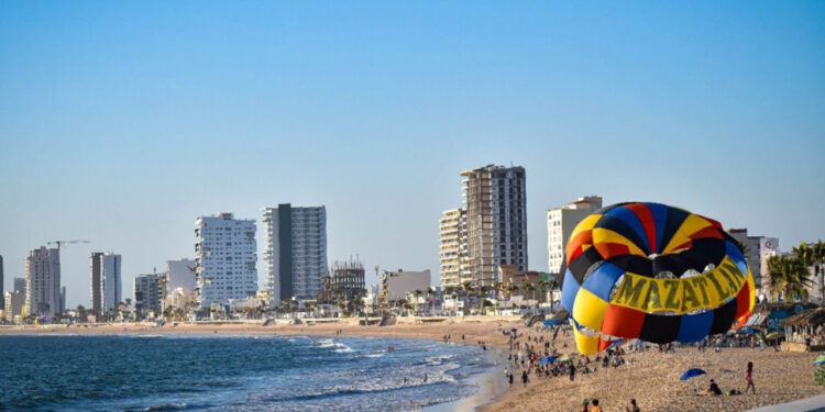 Turistas pueden estar tranquilos al venir a Mazatlán: Barrón Valdez