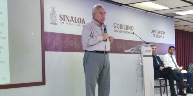 Gobernador se encuentra a Cuén Ojeda en los pasillos de Gobernación en México