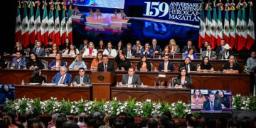 Congreso del Estado traslada poderes a Mazatlán en Sesión Solemne