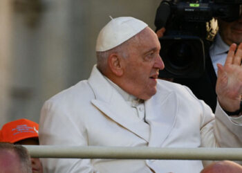 Papa Francisco es hospitalizado por problemas cardiacos y respiratorios