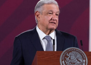 López Obrador advierte que hay países donde impera “oligarquía con fachada de democracia”