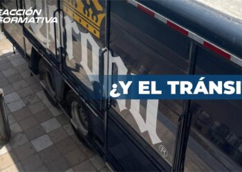 ¿Y el tránsito?; camiones repartidores no respetan espacios e invaden carril del malecón