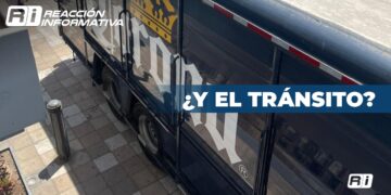 ¿Y el tránsito?; camiones repartidores no respetan espacios e invaden carril del malecón