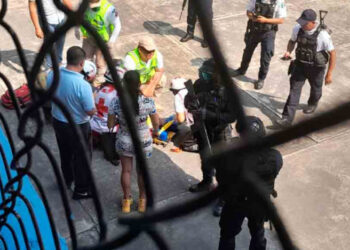 Niño víctima de bullying se arroja de un segundo piso en escuela de Veracruz