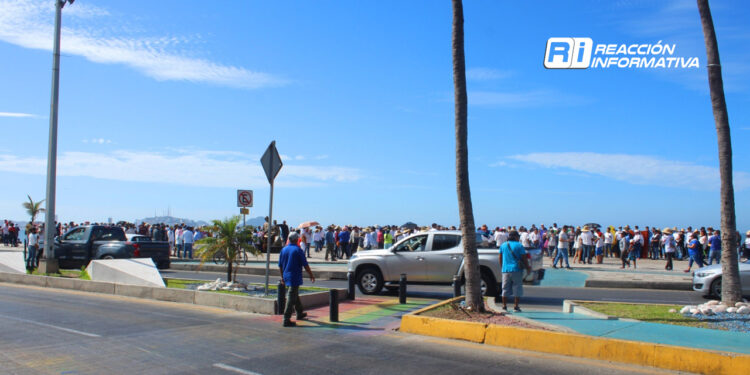 “Vivimos de la playa”, vendedores limpian la casa para recibir a turismo