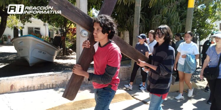 Celebran Pasión de Cristo con pequeño Viacrucis en la Bahía de Altata