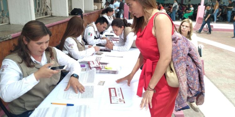 Entrega Banco del Bienestar 109 tarjetas del programa “La Escuela es Nuestra”