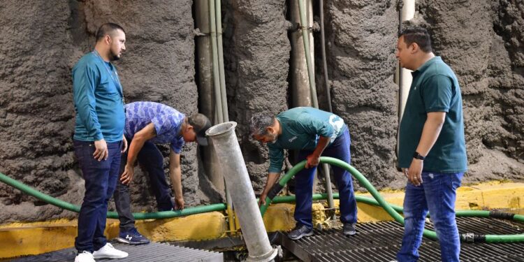 Dan mantenimiento a bombas de desagüe de Paso Inferior Vehicular en bulevar Pedro Infante