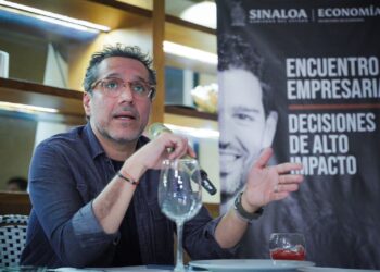 El podcaster Oso Trava se reúne con empresarios sinaloenses en Culiacán