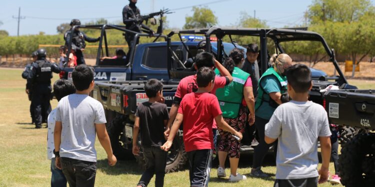 SSP Sinaloa lleva Niñez con Valores a campo agrícola Divemex como parte de Un Día con tu Gobierno