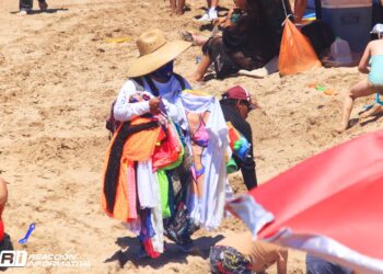 Miles de bañistas “abarrotan” playas de Mazatlán este Viernes Santo