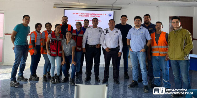 Coordinación de Educación Vial lleva taller de manejo defensivo a empleados de empresa cervecera