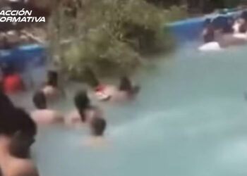 Árbol de 10 metros cae en alberca y mata a bebé; hay también 12 heridos