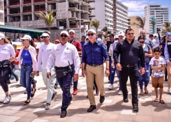 Autoridades recorren zonas de playa durante el primer día de Semana Santa