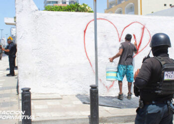 Policías Municipales detienen a grafitero en la Avenida Del Mar