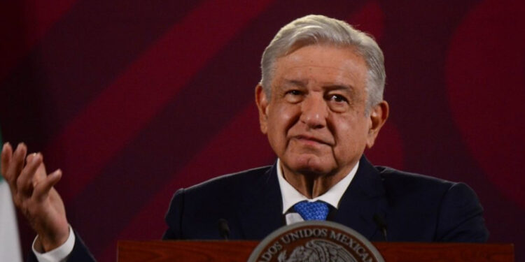 “El pueblo se cansa de tanta pinche transa”, dice AMLO al insistir en combate a la corrupción