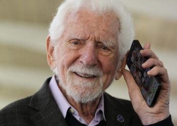 El celular cumple medio siglo y lo usa más del 68 por ciento de la población