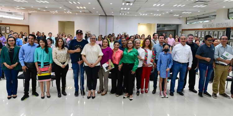 Implementará SEPyC estrategia en apoyo a alumnos con debilidad visual