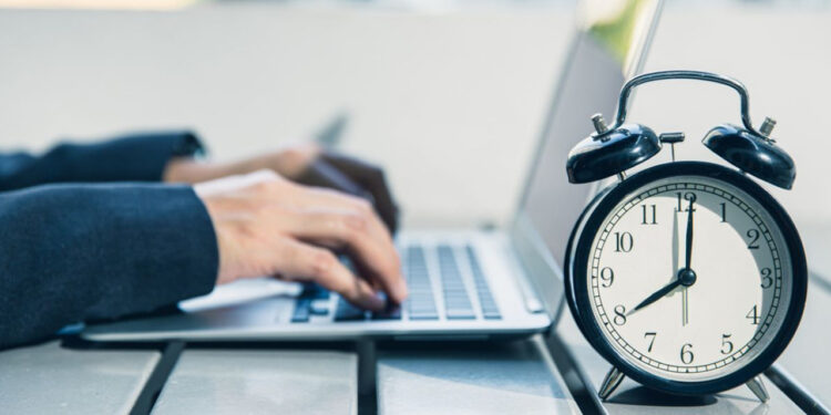 Buscan reducir la jornada laboral en México: Cuál sería el nuevo horario