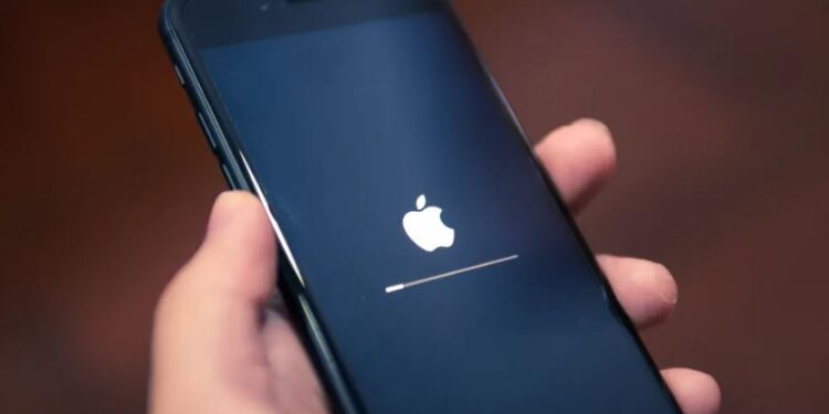 “Empezaba a ponerse demasiado crujiente”; iPhone resistió 33 días bajo el agua en Hawái