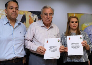 Rocha suscribe convenio de revisión salarial con el STASE