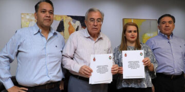 Rocha suscribe convenio de revisión salarial con el STASE