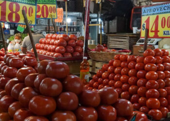 Mexicanos necesitan 2,046.20 pesos para comprar la canasta básica