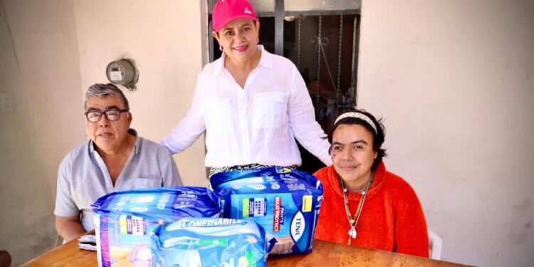Inician Sistema DIF Mazatlán y Gobierno Municipal entrega de pañales para adulto a jóvenes con discapacidad y adultos mayores, en diferentes puntos de la ciudad