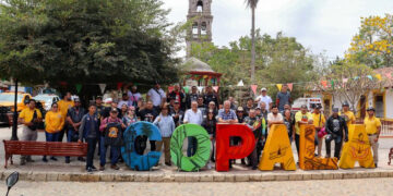Motociclistas conocen las bellezas y el nuevo rostro de Copala durante recorrido