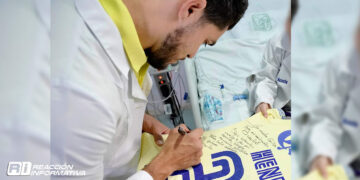 Henry Martín cumple sueño de menor hospitalizado 