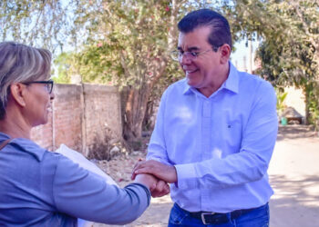 Edgar González atiende y resuelve de manera inmediata planteamiento de vecinos de Hacienda de Urías