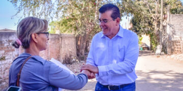 Edgar González atiende y resuelve de manera inmediata planteamiento de vecinos de Hacienda de Urías