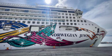 Por tercer día consecutivo llega crucero turístico a Mazatlán