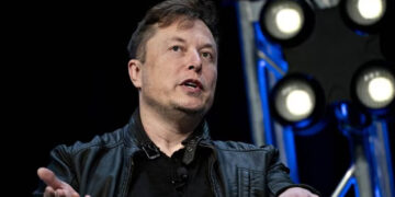 Elon Musk va a China pese a tensiones con EU: ¿Fue a visitar una planta de Tesla?