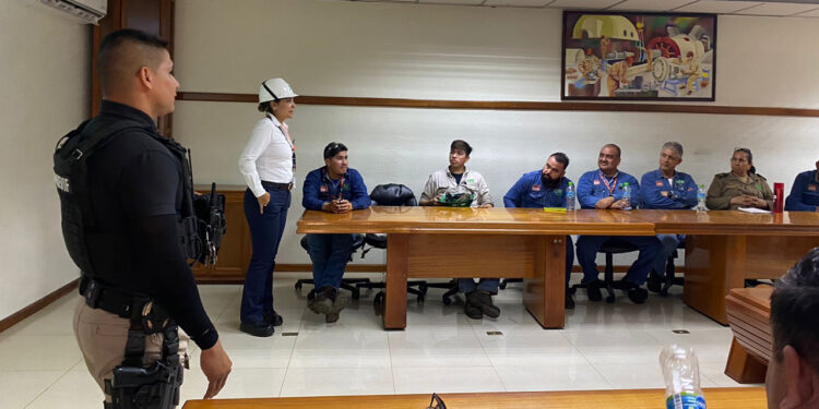 Grupo UNEPREVIF lleva charlas de prevención en violencia familiar y auto lesiones a empleados de CFE