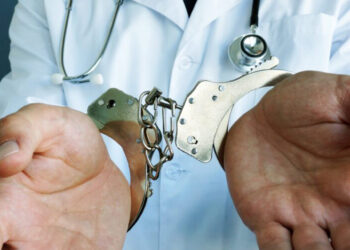 Revoca Jueza medidas cautelares a médico acusado de mala praxis en operación contra la obesidad