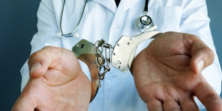 Revoca Jueza medidas cautelares a médico acusado de mala praxis en operación contra la obesidad