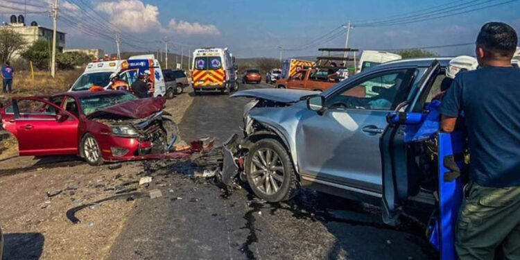 Choque deja 10 lesionados en Querétaro; tres se reportan graves