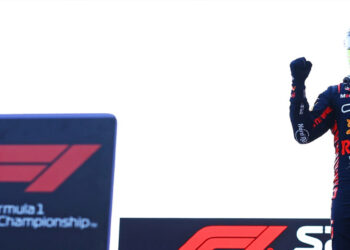 ‘Checo’ Pérez obtiene el triunfo en la primera carrera sprint de la temporada