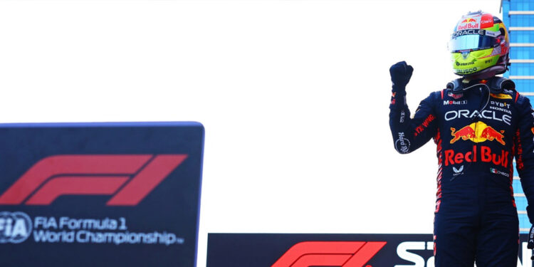 ‘Checo’ Pérez obtiene el triunfo en la primera carrera sprint de la temporada