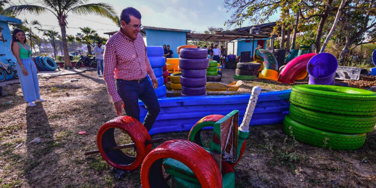 El propósito es equipar cien espacios con juegos infantiles en Mazatlán: Edgar González