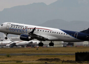 López Obrador da marcha atrás al cabotaje aéreo en iniciativa de ley