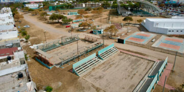 Se ejecutarán 13 proyectos en la unidad deportiva Sahop, Edgar González realiza recorrido de inspección por ese espacio