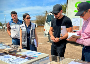 Visitan Alcalde Edgar González y el titular de Sedatu Román Meyer Falcón espacios del PMU