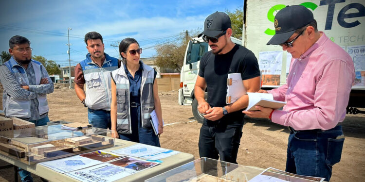 Visitan Alcalde Edgar González y el titular de Sedatu Román Meyer Falcón espacios del PMU