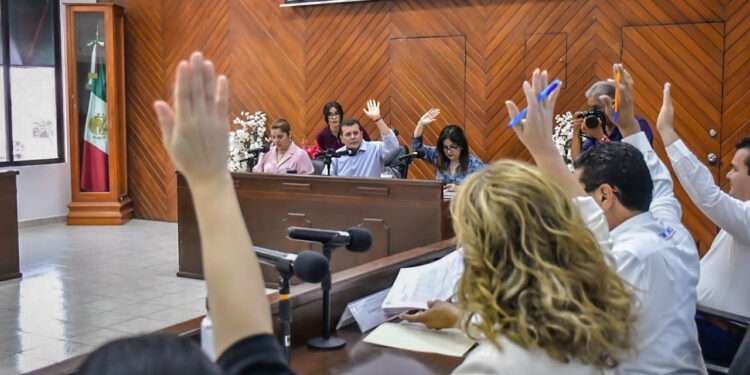 Aprueba Cabildo otorgamiento de poderes a Secretaria del Ayuntamiento y Oficial Mayor para cuestiones jurídicas del Gobierno Municipal