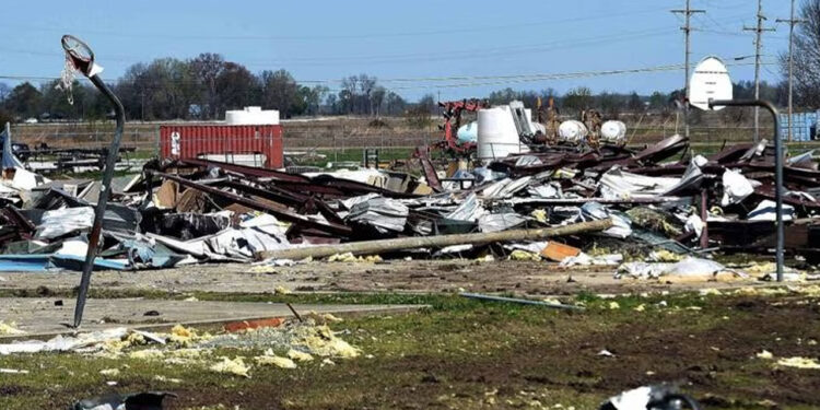 Tornado azota Arkansas, Estados Unidos; más de 88 mil se quedan sin electricidad