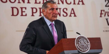 Adán Augusto López lamenta campaña de odio contra AMLO “por intereses políticos” mientras padecía Covid-19